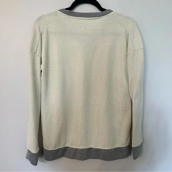 Cuddl Duds V-Neck Ivory and Gray Long Sleeve Ribbed Soft Top Size XS - Picture 8 of 8